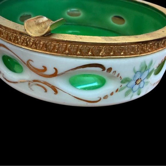 Vintage Brass & Milk Glass Ashtray | Green Glass Insert | Art Deco - Picture 5 of 7